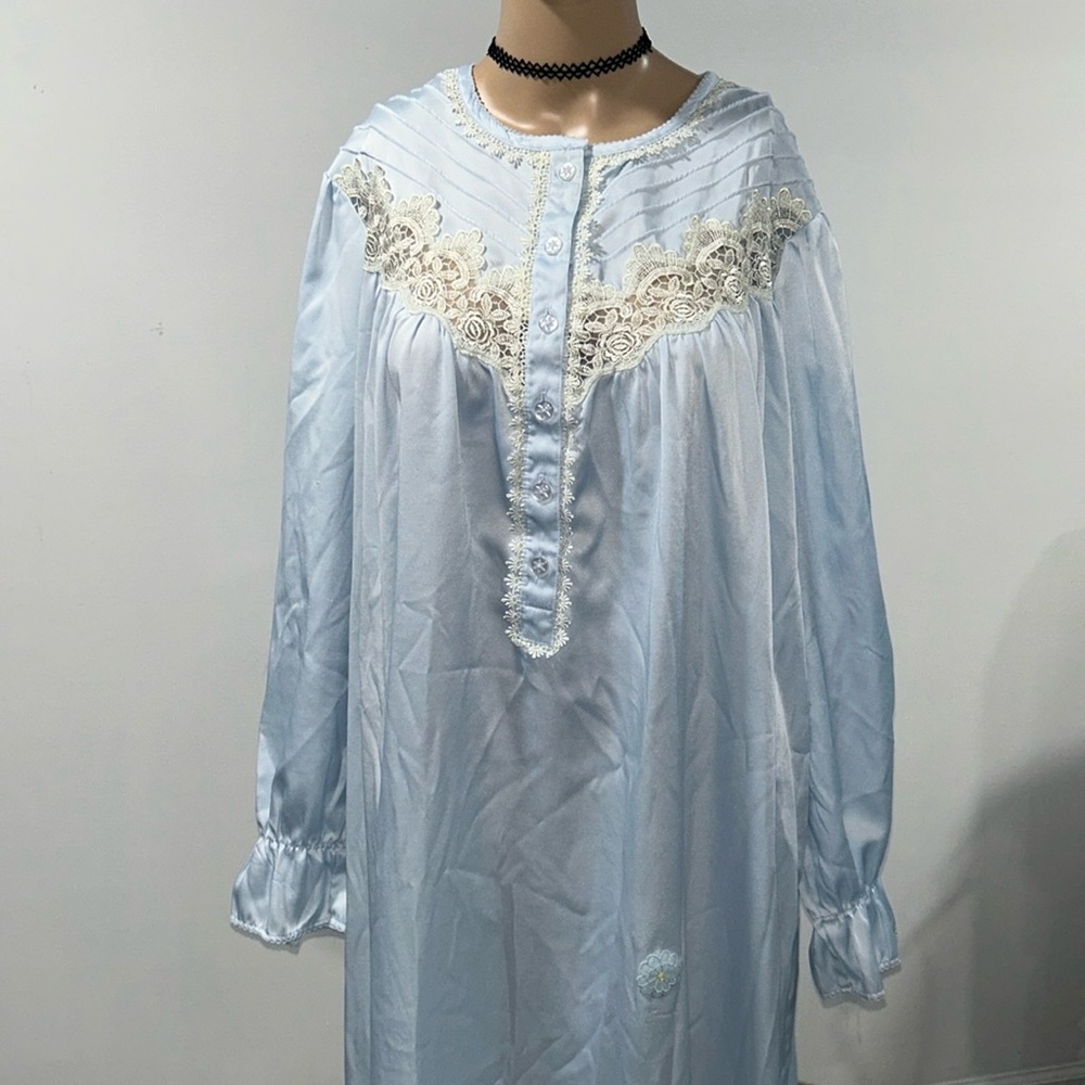 Intimate Essentials long nightgown. (1018)
